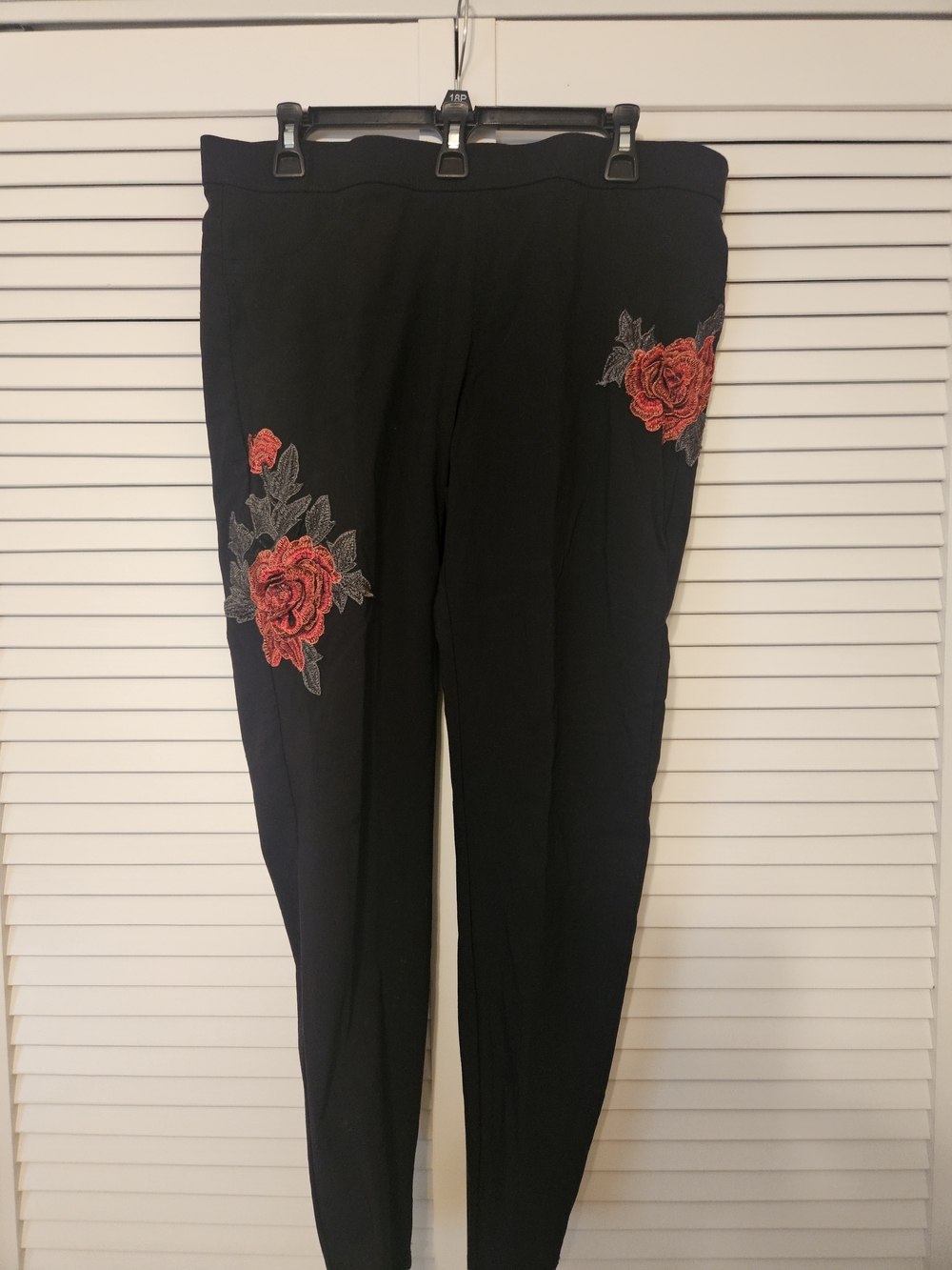 Zac & Rachel Black Leggings with Red Rose Embroidery